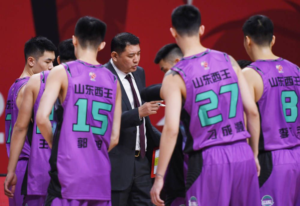 战报沃特斯22分 任骏飞15+12 广东7人上双终结深圳4连胜CBA常规赛广东主场迎战深圳，广东目前排在联赛第五，上场比赛他们输给了上海，周琦继续缺阵，深圳则是最近一波4连胜排在联赛第六。